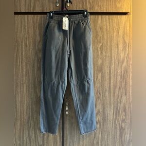 Women’s Medium elastic waist pants